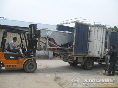 1030直線(xiàn)振動(dòng)篩發(fā)貨