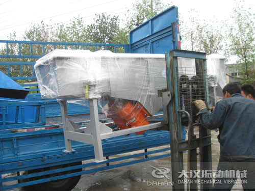 碳鋼直線振動(dòng)篩 碳鋼直線振動(dòng)篩