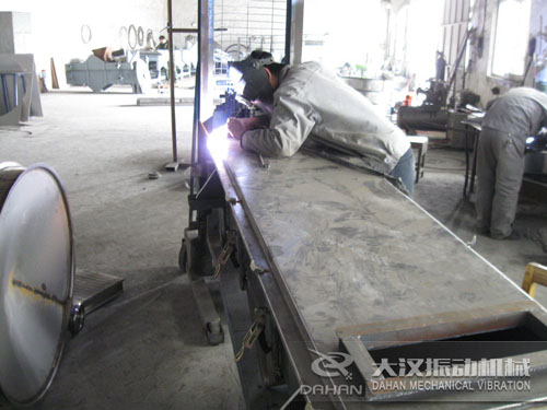 直線振動(dòng)篩生產(chǎn)現(xiàn)場 直線振動(dòng)篩生產(chǎn)現(xiàn)場