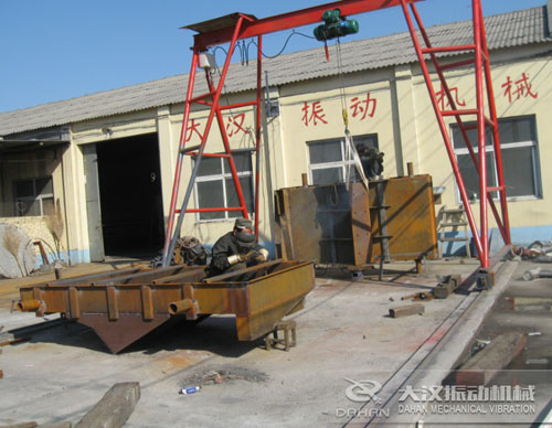 大型直線振動(dòng)篩制造