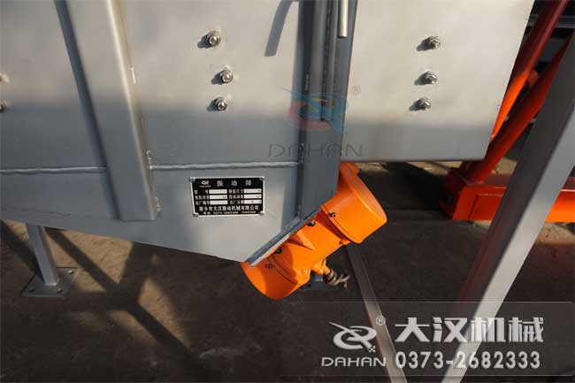 520吊掛式直線振動(dòng)篩細(xì)節(jié) 520吊掛式直線振動(dòng)篩細(xì)節(jié)