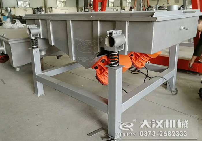 大型直線振動(dòng)篩 大型直線振動(dòng)篩