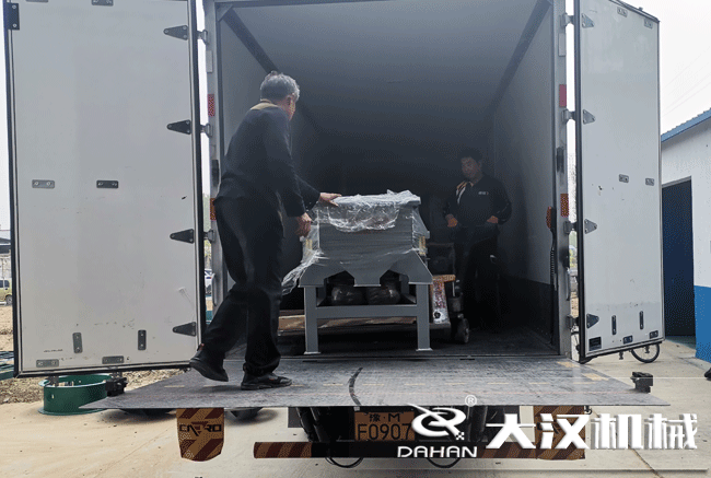 直線振動(dòng)篩發(fā)貨